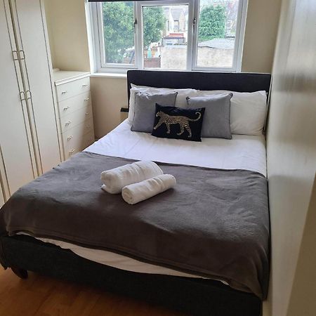 Sav Apartments Watford Вотфорд Номер фото