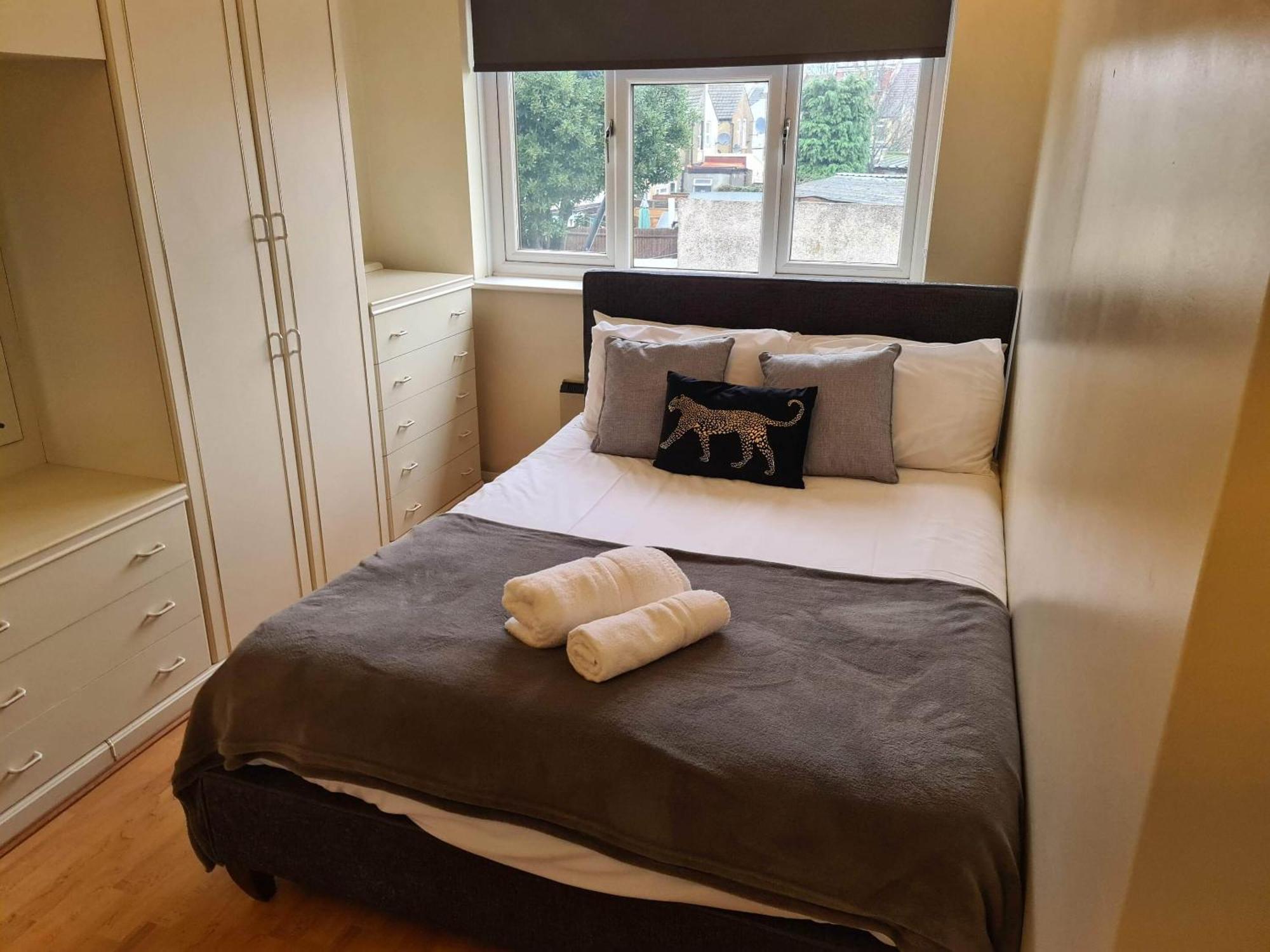 Sav Apartments Watford Вотфорд Номер фото